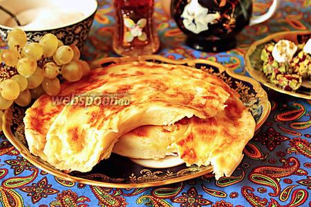 Фото рецепта Хлебная лепёшка с сыром на сковороде